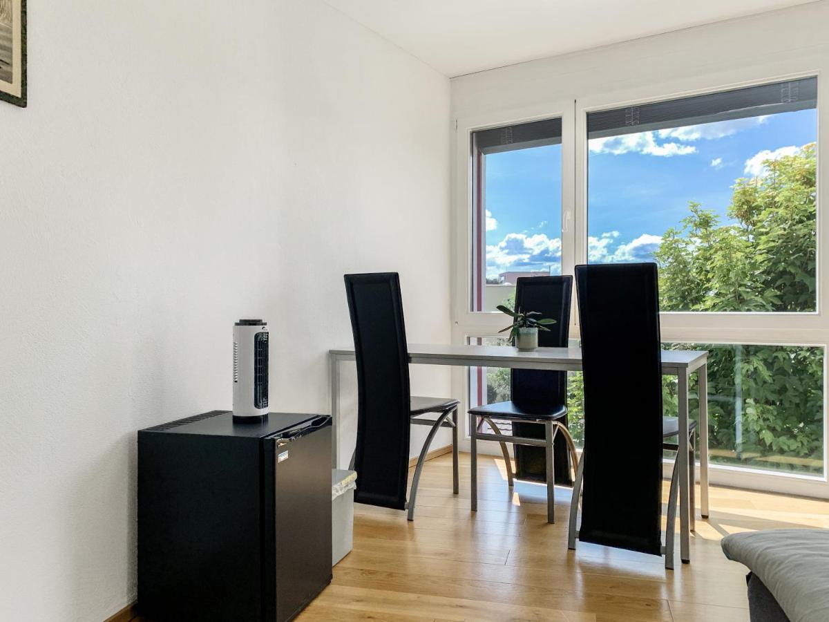 Haus Zur Lilie Hotel Hinwil Ngoại thất bức ảnh